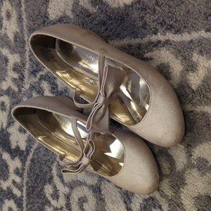 Gold sparkly pumps girls size 2